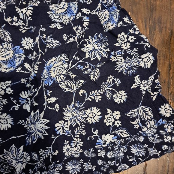 H&M Floral Patterned Flowy Shorts - Picture 5 of 5